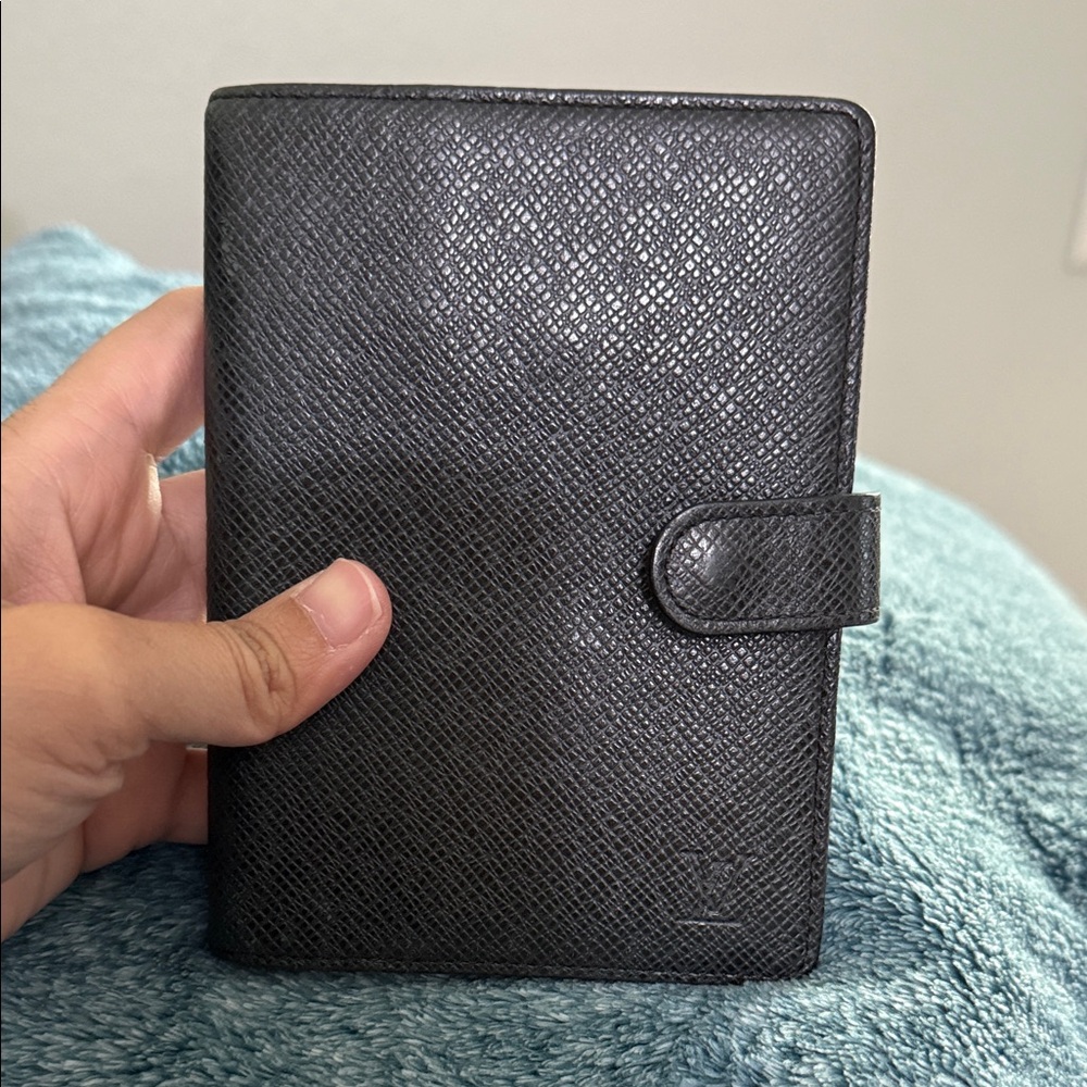 Louis Vuitton Taiga Black Leather Ring Agenda Cover
